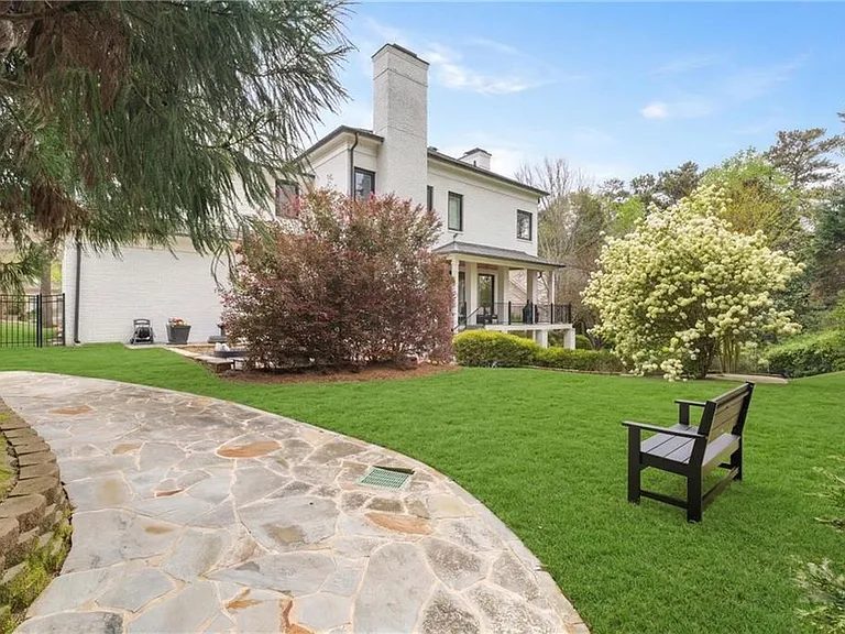 5-Bedroom Single-Family Home for Sale in Atlanta, GA – 3 Old Paces Pl NW – $2,595,000 - photo 7