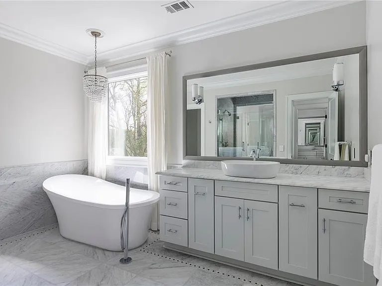 5-Bedroom Single-Family Home for Sale in Atlanta, GA – 3 Old Paces Pl NW – $2,595,000 - photo 5