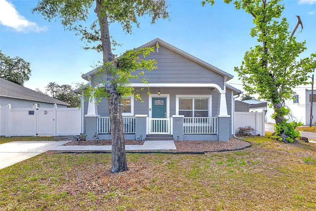 Nhà bán 3 phòng ngủ tại Tampa, FL - $425,000