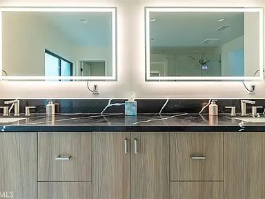Nhà bán 5 phòng ngủ tại Anaheim, CA - $1,850,000 - ảnh 9