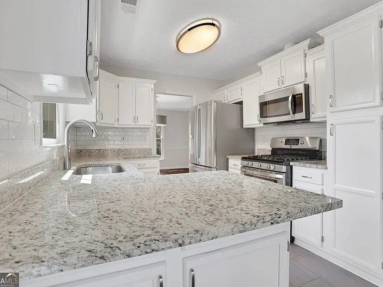 3-Bedroom Single-Family Home for Sale in Johns Creek, GA – 4655 Hampton Square Dr – $505,000 - photo 7