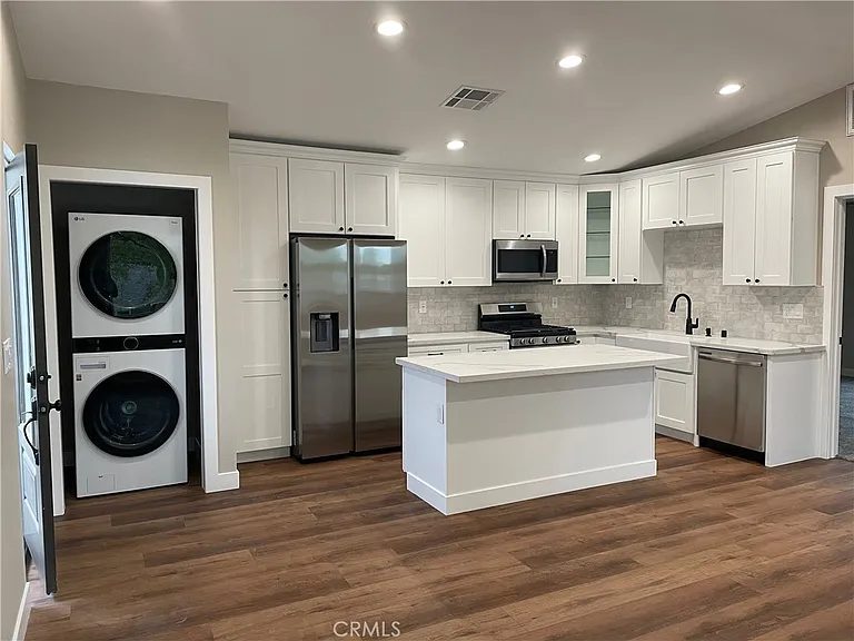 4-Bedroom Multifamily Property for Sale in Anaheim, CA – 824 S Dune St – $1,750,000 - photo 9