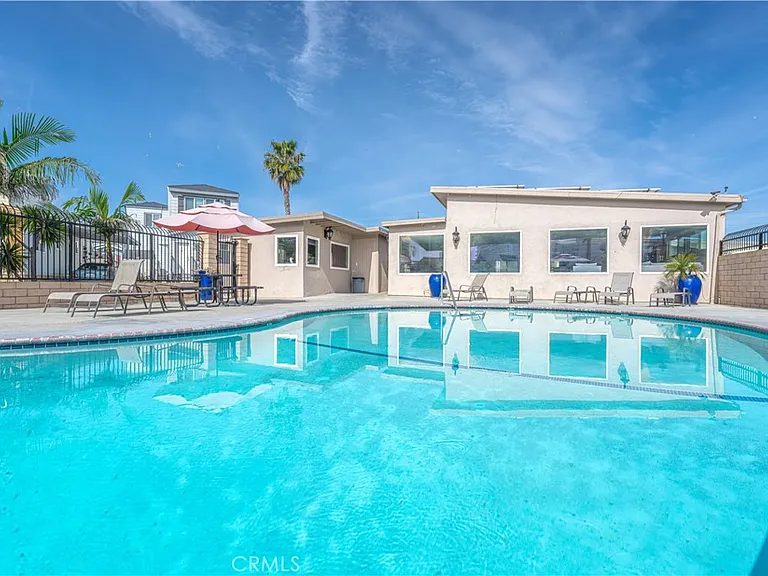 Nhà bán 2 phòng ngủ tại Huntington Beach, CA - $95,000 - ảnh 9