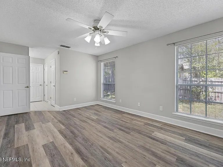 Nhà bán 3 phòng ngủ tại Jacksonville, FL - $339,900 - ảnh 4