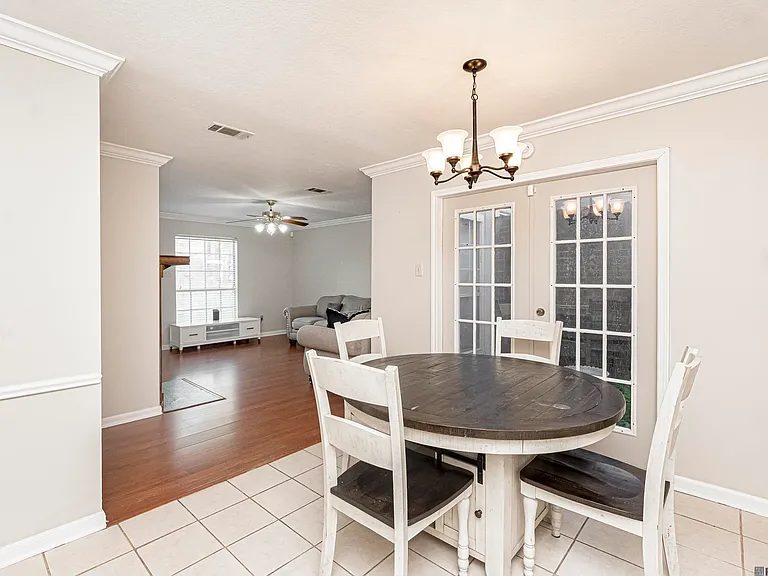 Nhà bán 3 phòng ngủ tại Baton Rouge, LA - $165,000 - ảnh 2
