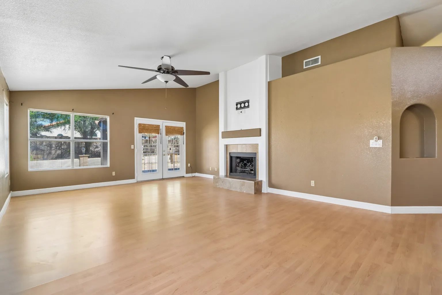 2-Bedroom Single-Family Home for Sale in Goodyear, AZ – 10177 S HACIENDA Drive – $325,000 - photo 2
