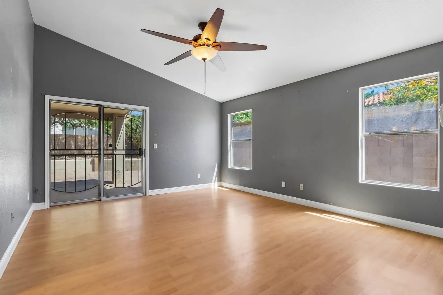 2-Bedroom Single-Family Home for Sale in Goodyear, AZ – 10177 S HACIENDA Drive – $325,000 - photo 4