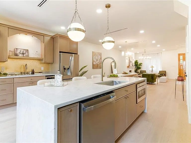 Nhà bán 5 phòng ngủ tại Brooklyn, NY - $1,899,000 - ảnh 9