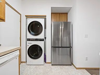 6-Bedroom Single-Family Home for Sale in Hillsboro, OR – 121 SE 8th Ave – $1,049,999 - photo 7