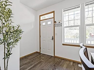 6-Bedroom Single-Family Home for Sale in Hillsboro, OR – 121 SE 8th Ave – $1,049,999 - photo 2