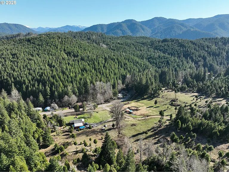 3-Bedroom Single-Family Home for Sale in Westfir, OR – 77220 Bar B L Ranch Rd – $2,999,000 - photo 12