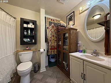 3-Bedroom Single-Family Home for Sale in Westfir, OR – 77220 Bar B L Ranch Rd – $2,999,000 - photo 6
