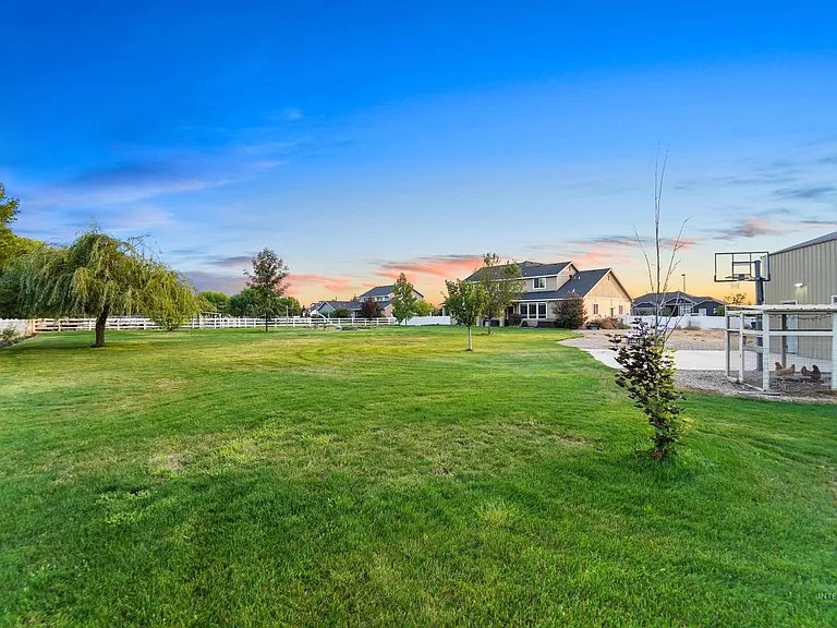 Nhà bán 4 phòng ngủ tại Caldwell, ID - $899,000 - ảnh 17