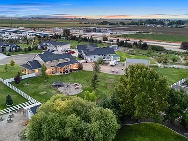 Nhà bán 4 phòng ngủ tại Caldwell, ID - $899,000 - ảnh 19