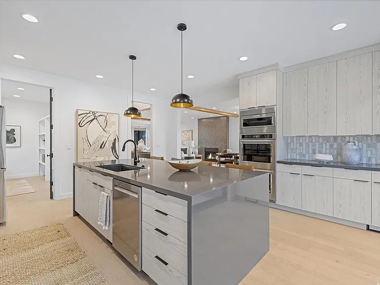 6-Bedroom Single-Family Home for Sale in Millcreek, UT – 2215 E 3205 S – $1,574,000 - photo 7