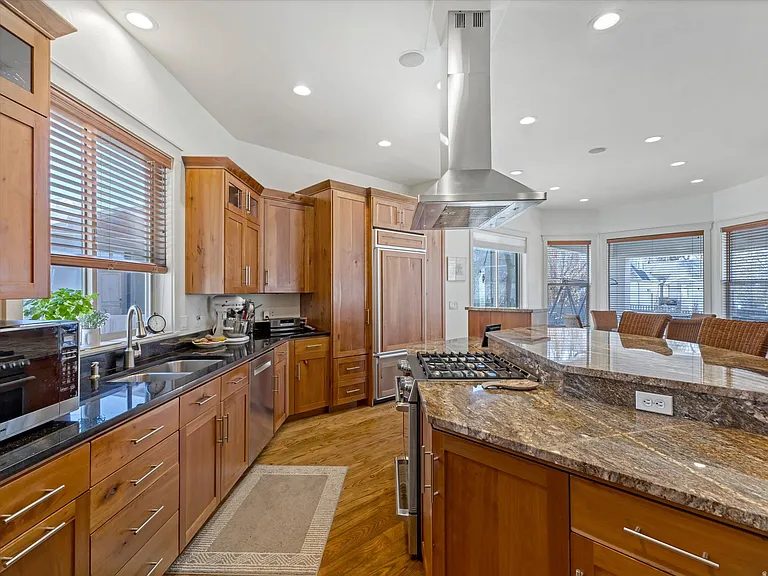 6-Bedroom Single-Family Home for Sale in Holladay, UT – 1932 E Charleston Ln – $1,975,000 - photo 5