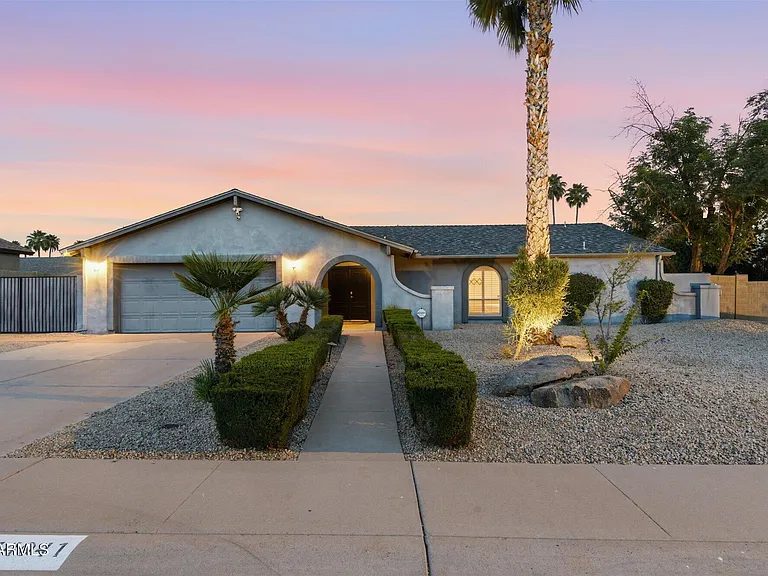 Nhà bán 4 phòng ngủ tại Scottsdale, AZ - $999,000