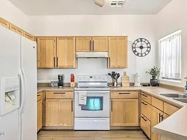 3-Bedroom Single-Family Home for Sale in Scottsdale, AZ – 525 N MILLER Road #216 – $435,000 - photo 2