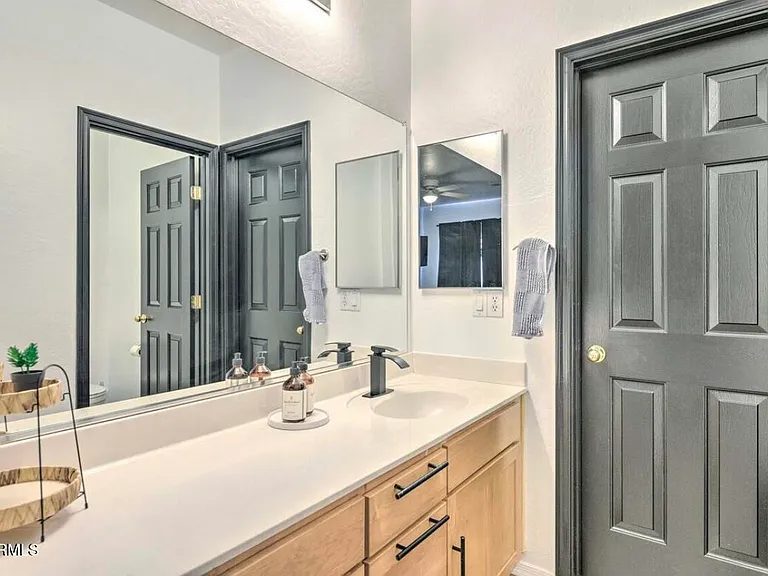 3-Bedroom Single-Family Home for Sale in Scottsdale, AZ – 525 N MILLER Road #216 – $435,000 - photo 4