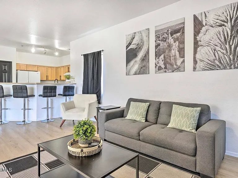 Nhà bán 3 phòng ngủ tại Scottsdale, AZ - $435,000