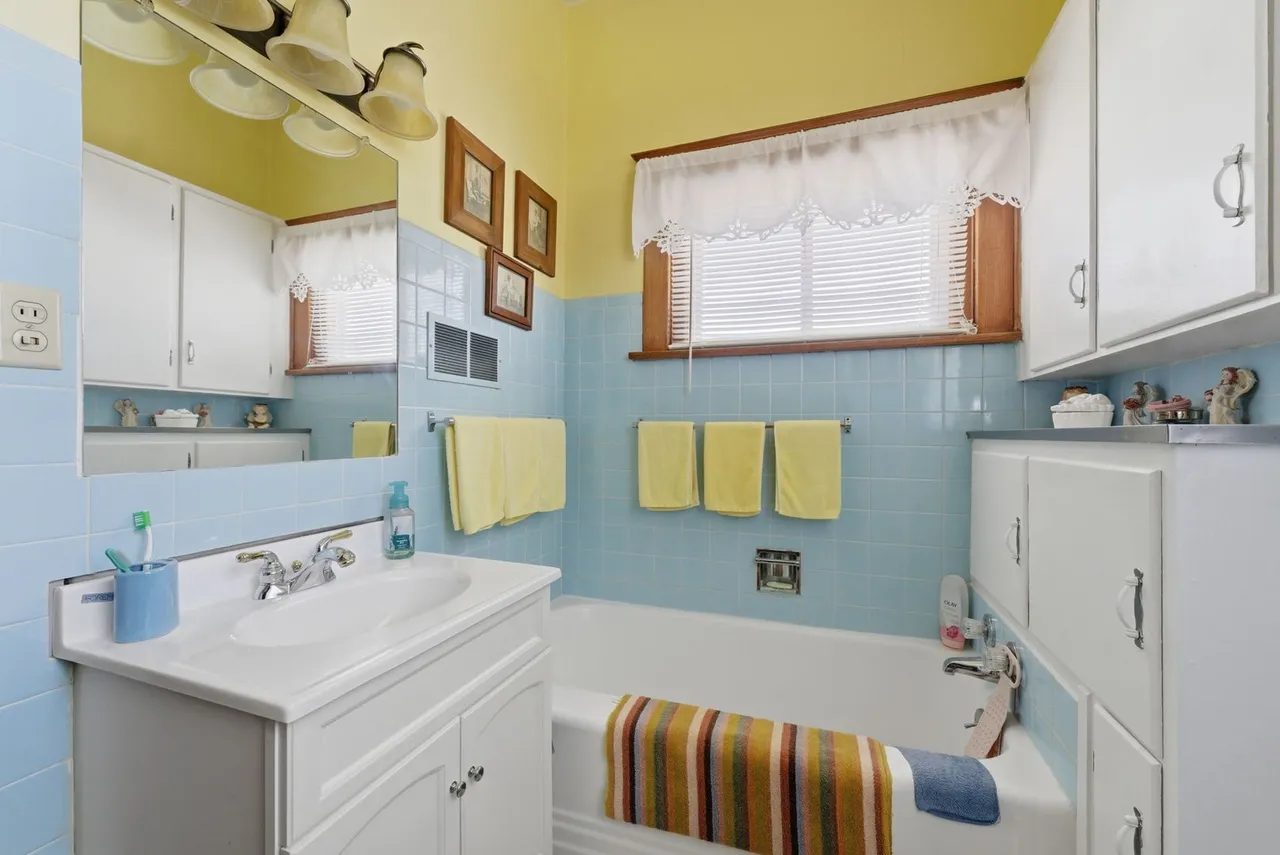 1-Bedroom Single-Family Home for Sale in Aledo, IL – 504 SE 4th Ave – $134,000 - photo 6