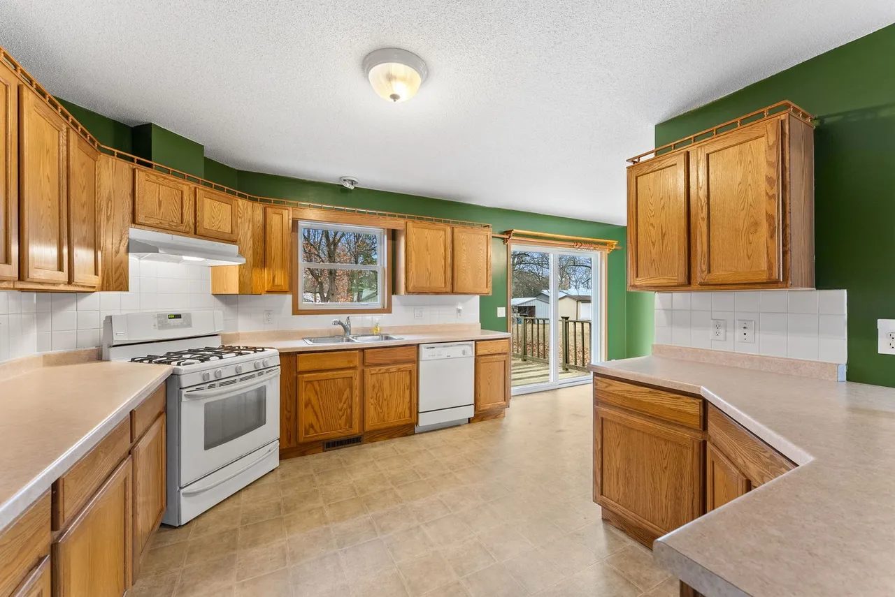 2-Bedroom Single-Family Home for Sale in New Boston, IL – 449 83rd Ave – $154,000 - photo 4