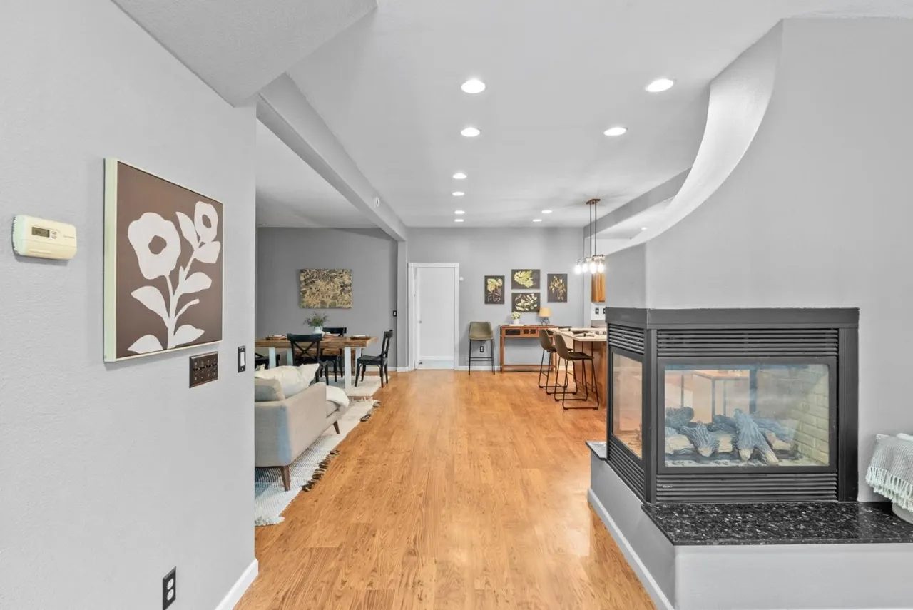 Nhà bán 3 phòng ngủ tại Brookdale, CA - $795,000 - ảnh 3