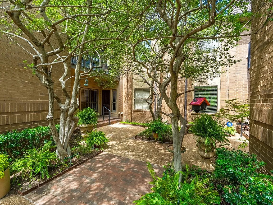 Nhà bán 2 phòng ngủ tại Dallas, TX - $325,000