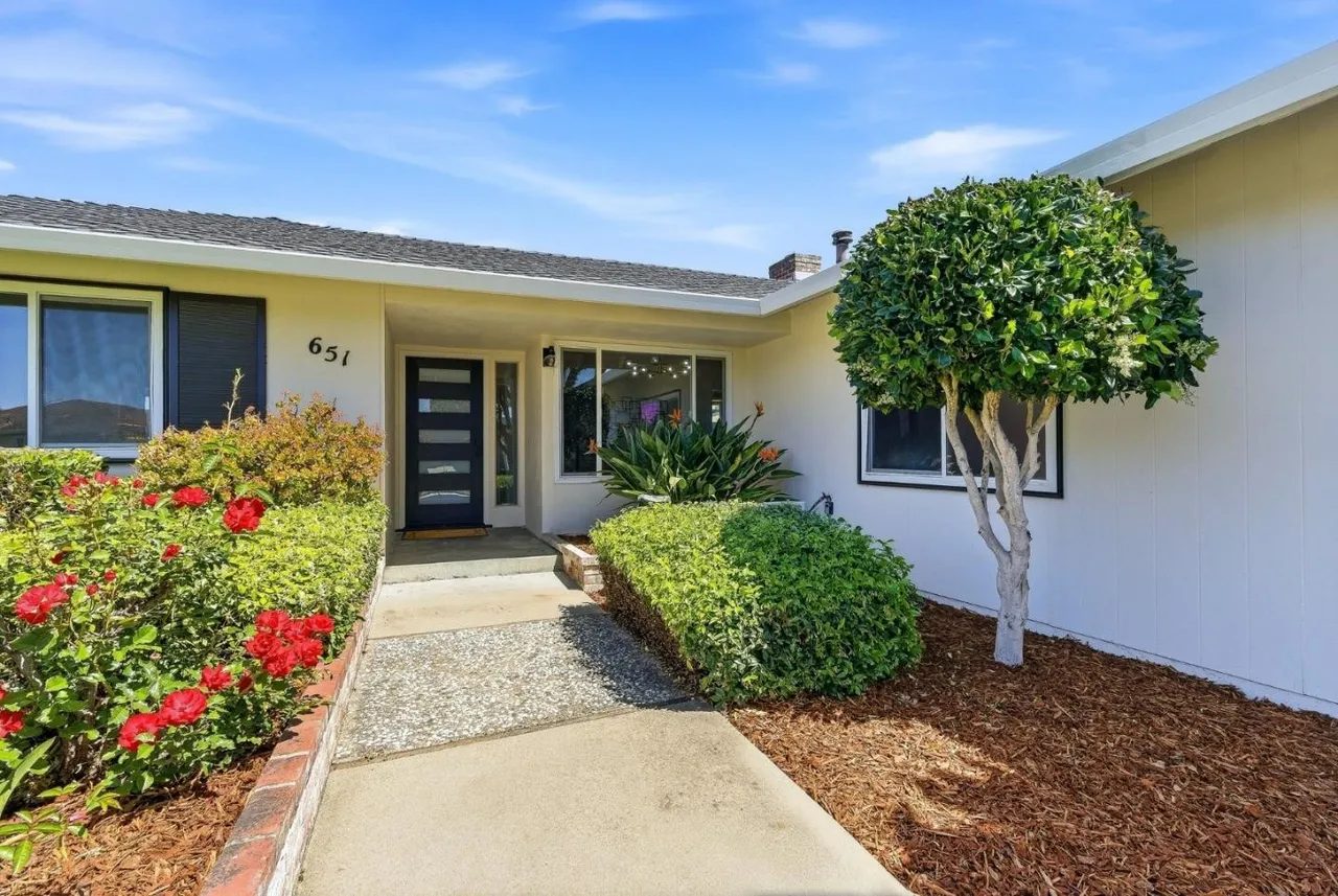 Nhà bán 4 phòng ngủ tại Salinas, CA - $909,000