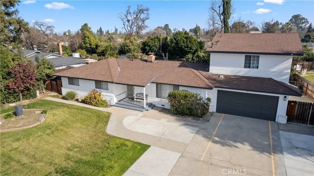 Nhà bán 5 phòng ngủ tại Fresno, CA - $619,000