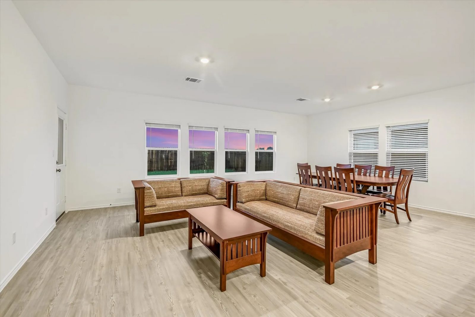 Nhà bán 5 phòng ngủ tại Leander, TX - $444,700 - ảnh 2