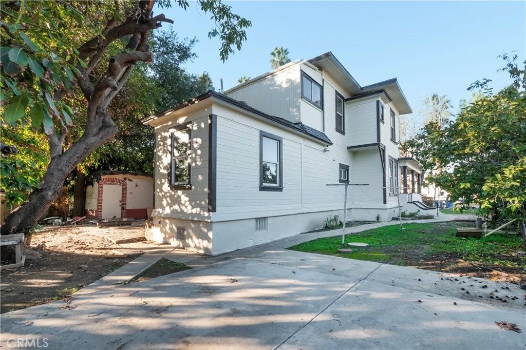 7-Bedroom Single-Family Home for Sale in Pomona, CA – 724 W 2nd St – $855,000 - photo 13