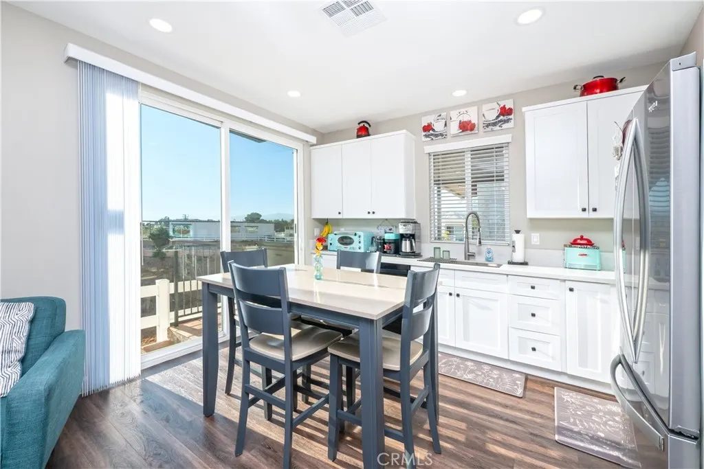 Nhà bán 3 phòng ngủ tại Calimesa, CA - $199,000 - ảnh 3
