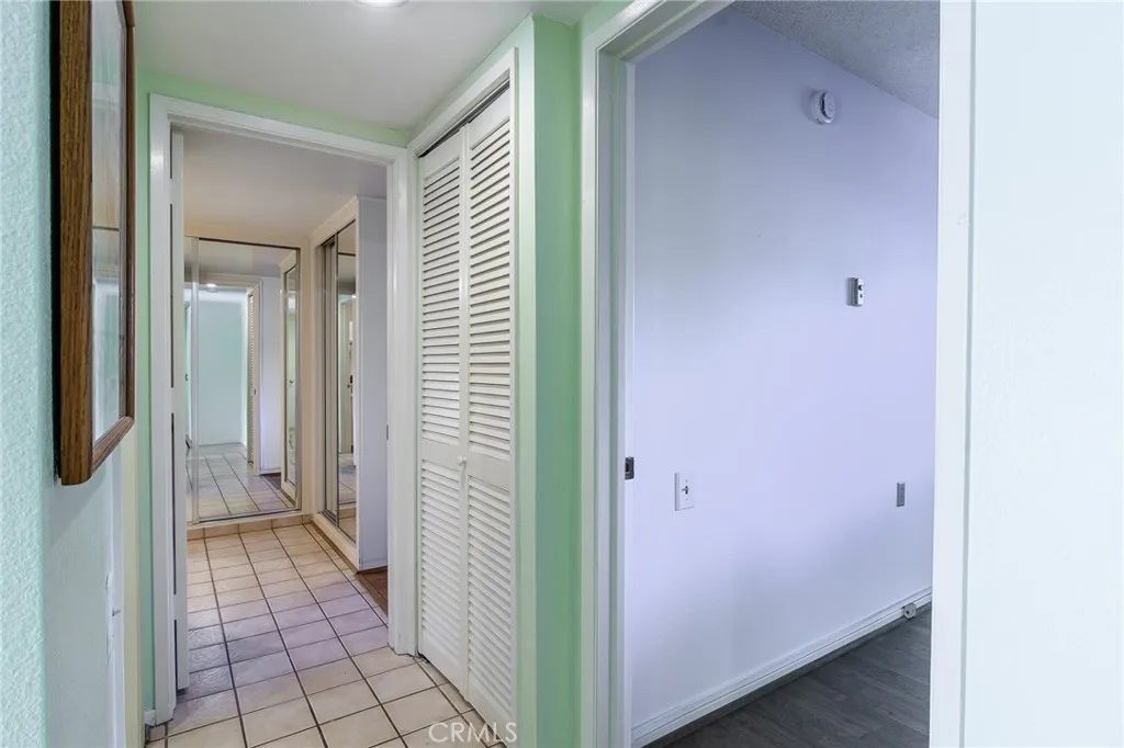 Nhà bán 2 phòng ngủ tại Laguna Woods, CA - $240,000 - ảnh 2