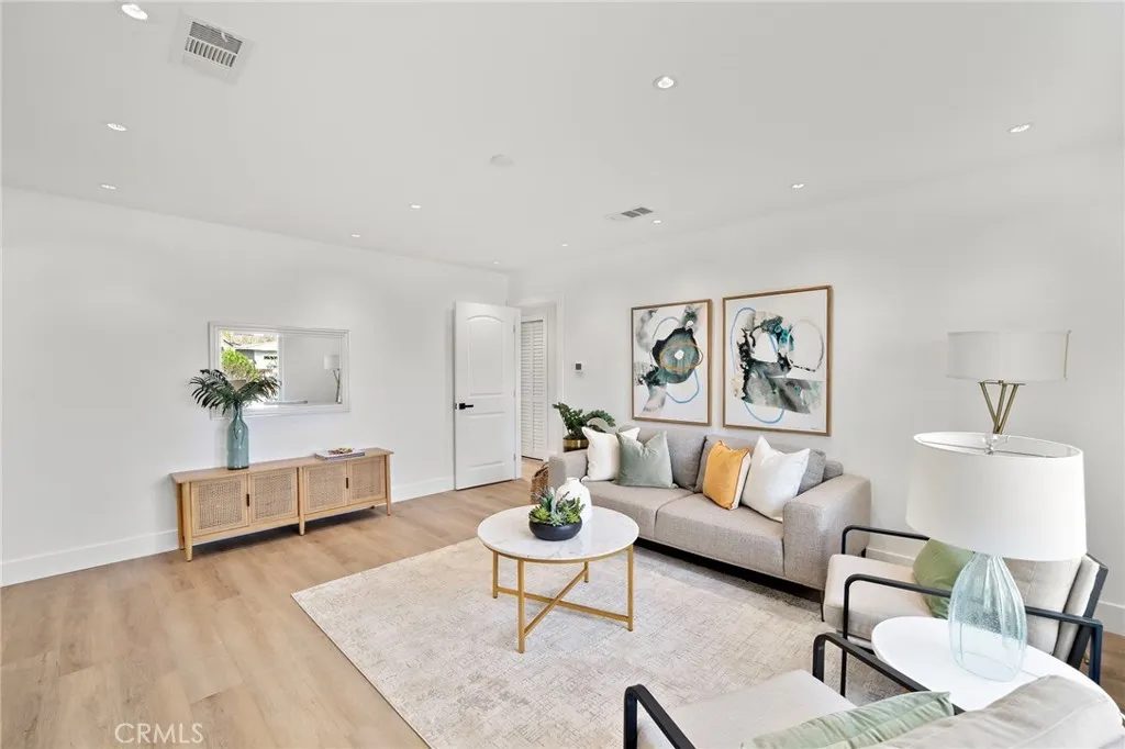 Nhà bán 3 phòng ngủ tại Santa Ana, CA - $909,000 - ảnh 2