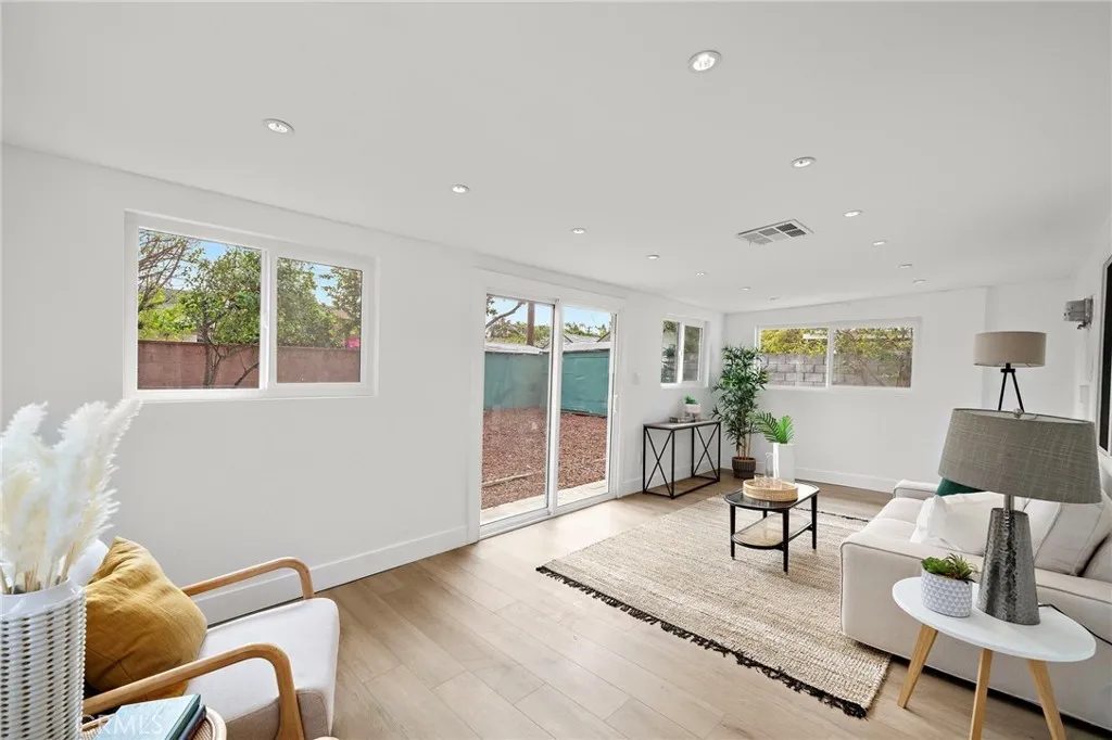 Nhà bán 3 phòng ngủ tại Santa Ana, CA - $909,000 - ảnh 6