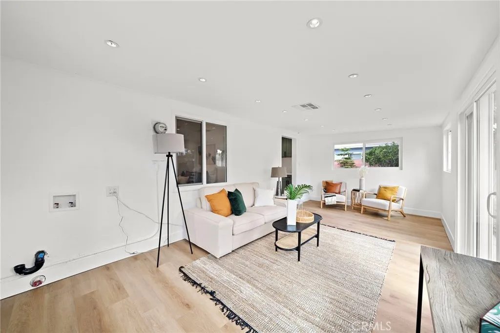 Nhà bán 3 phòng ngủ tại Santa Ana, CA - $909,000 - ảnh 7