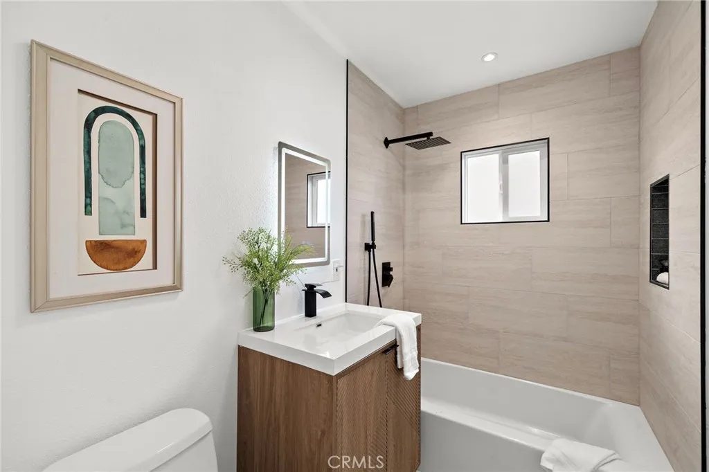 Nhà bán 3 phòng ngủ tại Santa Ana, CA - $909,000 - ảnh 9
