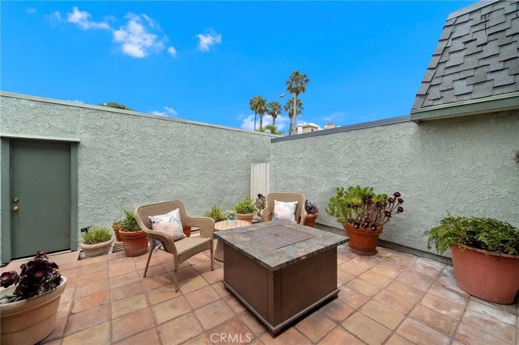 2-Bedroom Townhome for Sale in Huntington Beach, CA – 8278 Artista Dr – $875,000 - photo 9