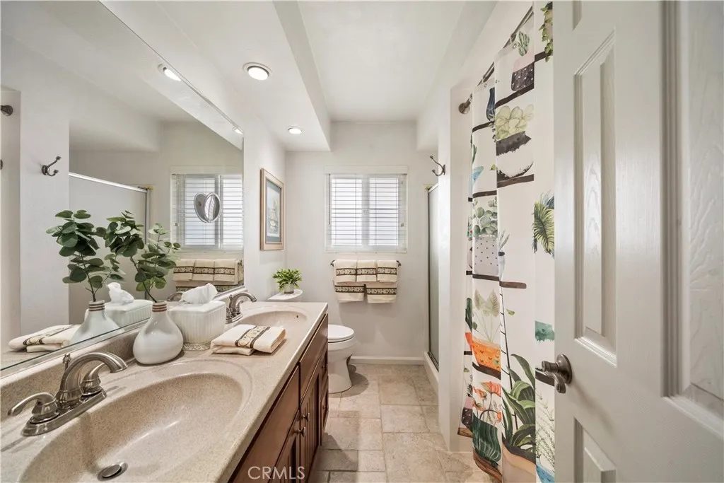 2-Bedroom Townhome for Sale in Huntington Beach, CA – 8278 Artista Dr – $875,000 - photo 7