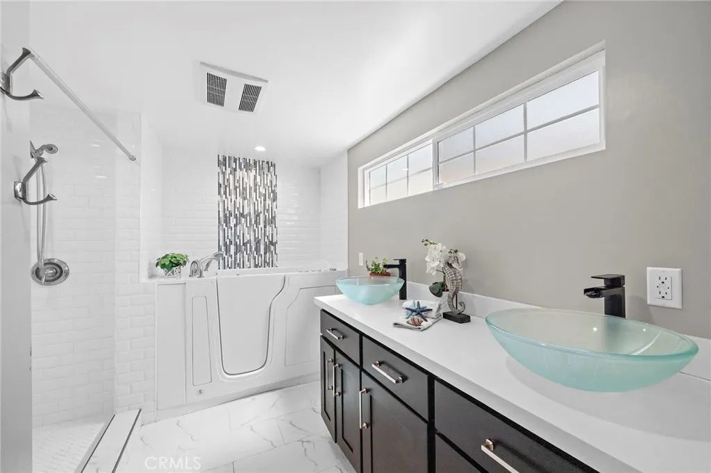 Nhà bán 4 phòng ngủ tại Fountain Valley, CA - $1,449,000 - ảnh 11