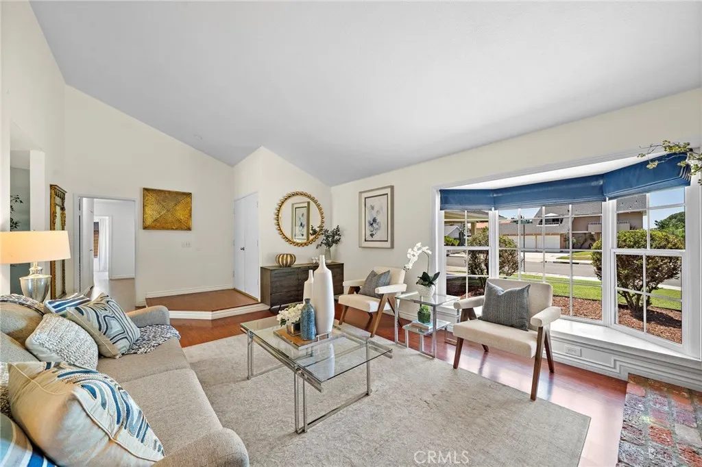 Nhà bán 4 phòng ngủ tại Fountain Valley, CA - $1,389,000 - ảnh 2