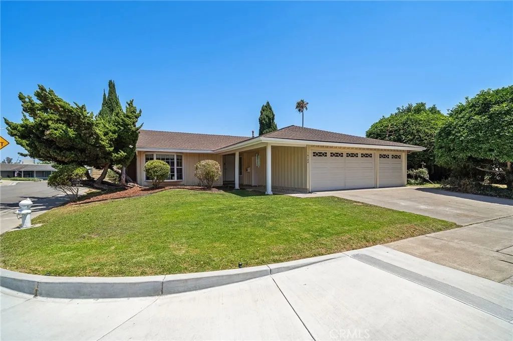 Nhà bán 4 phòng ngủ tại Fountain Valley, CA - $1,389,000