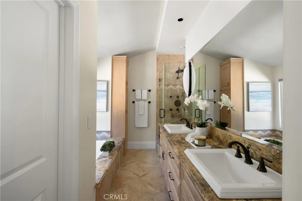 Nhà bán 4 phòng ngủ tại Laguna Beach, CA - $4,495,000 - ảnh 8