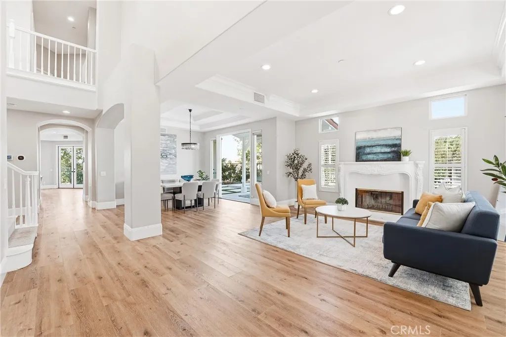 Nhà bán 4 phòng ngủ tại Anaheim, CA - $2,000,000 - ảnh 2