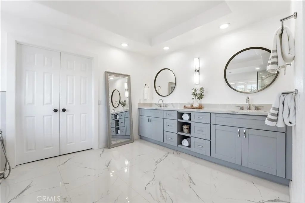 Nhà bán 4 phòng ngủ tại Anaheim, CA - $2,000,000 - ảnh 10