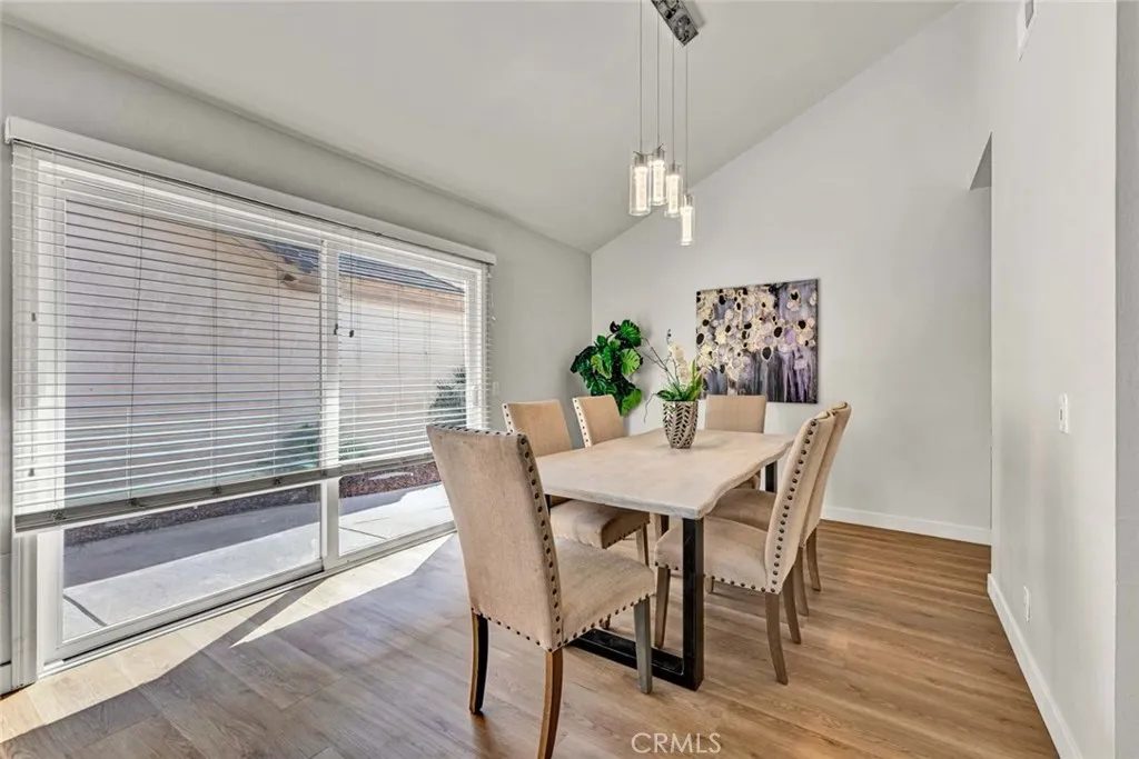 Nhà bán 4 phòng ngủ tại Tustin, CA - $1,150,000 - ảnh 3
