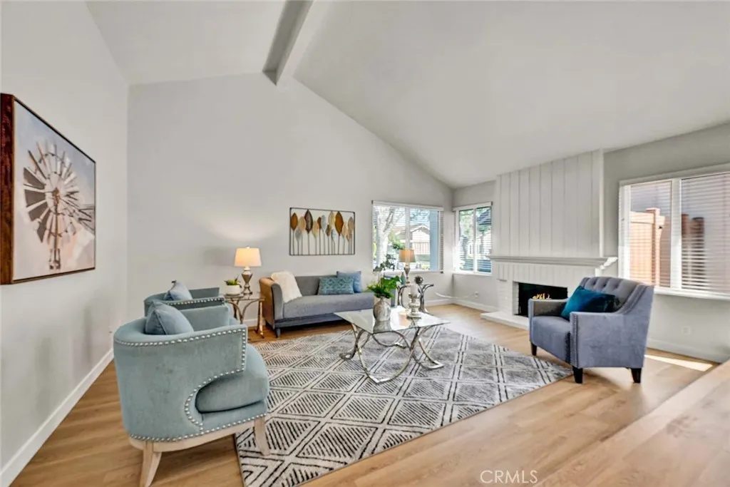 Nhà bán 4 phòng ngủ tại Tustin, CA - $1,150,000 - ảnh 2