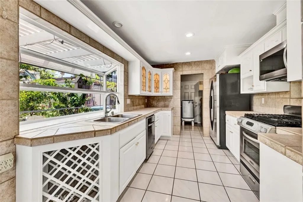 5-Bedroom Single-Family Home for Sale in Irvine, CA – 3841 Claremont St – $1,579,900 - photo 5