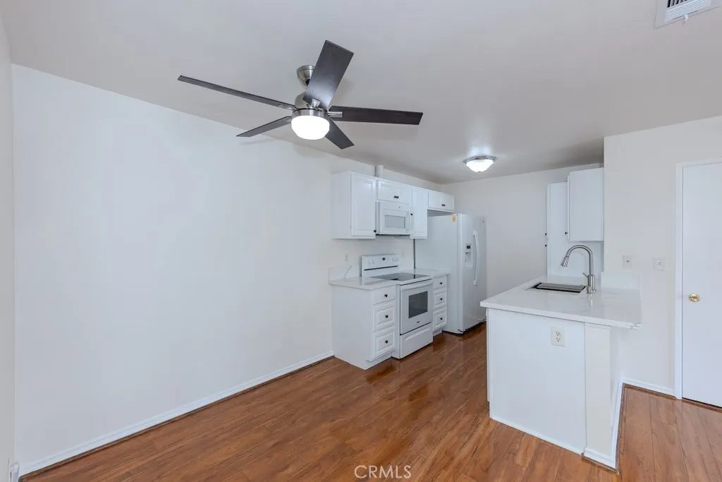 Nhà bán 2 phòng ngủ tại Lake Forest, CA - $475,000 - ảnh 3